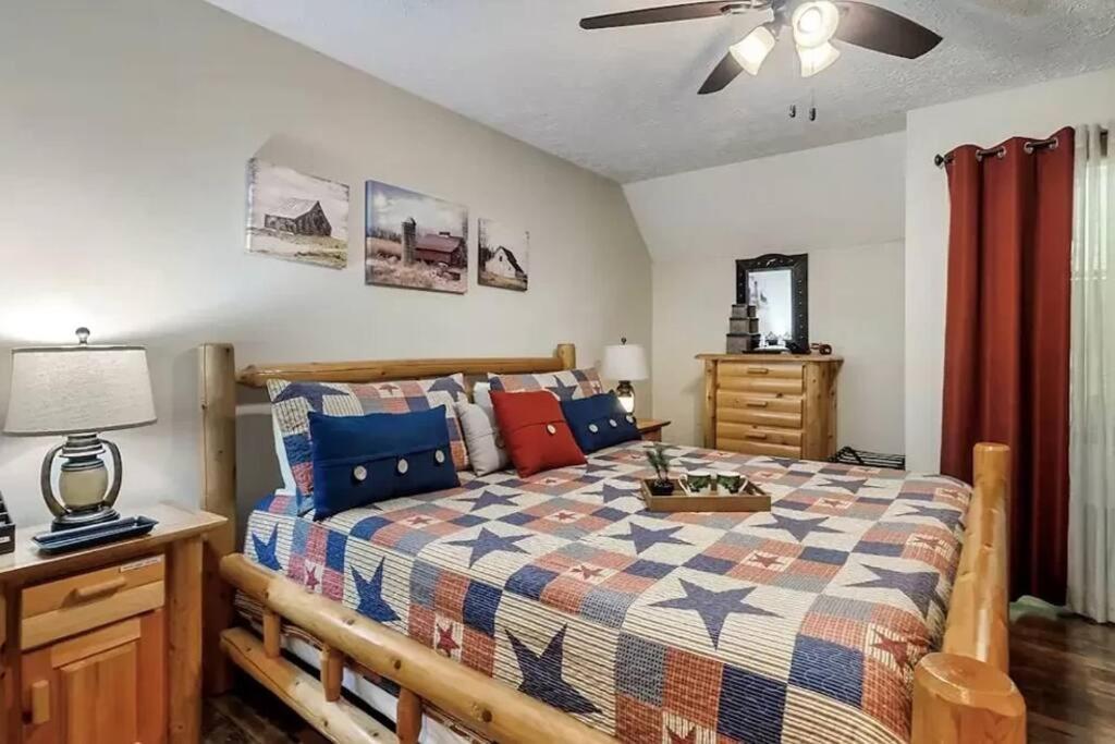 הוילה פיג'ן פורג' Beary Peaceful Smokies Retreat: Hot-Tub & Pools מראה חיצוני תמונה