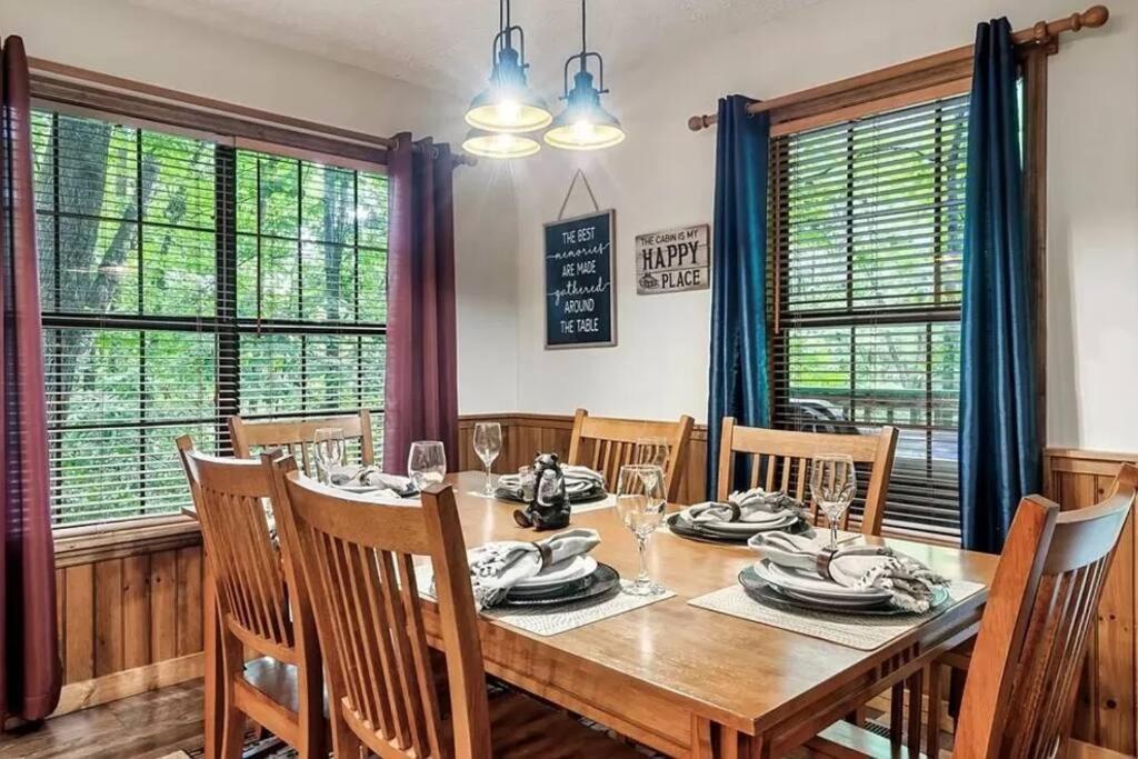 הוילה פיג'ן פורג' Beary Peaceful Smokies Retreat: Hot-Tub & Pools מראה חיצוני תמונה