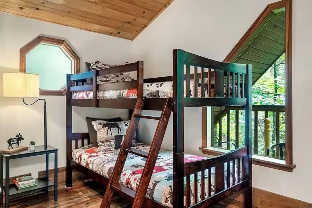 הוילה פיג'ן פורג' Beary Peaceful Smokies Retreat: Hot-Tub & Pools מראה חיצוני תמונה